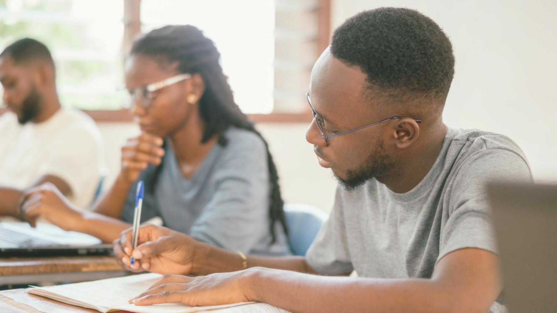 Graphiques d'analyse financière et données de marché